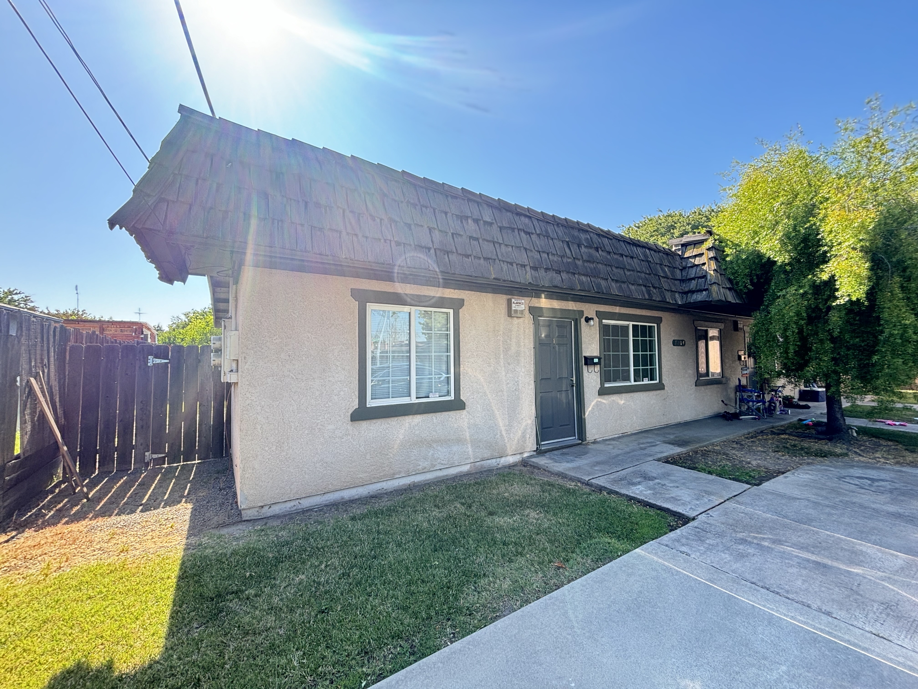 1704 Rose Avenue